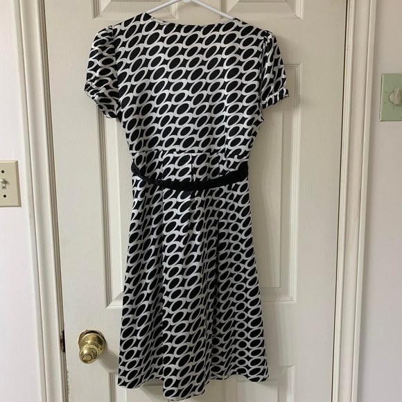 🌷3 for$25🌷Reitmans, US S, Black & White Geometric Circular Print Dress - Picture 4 of 9